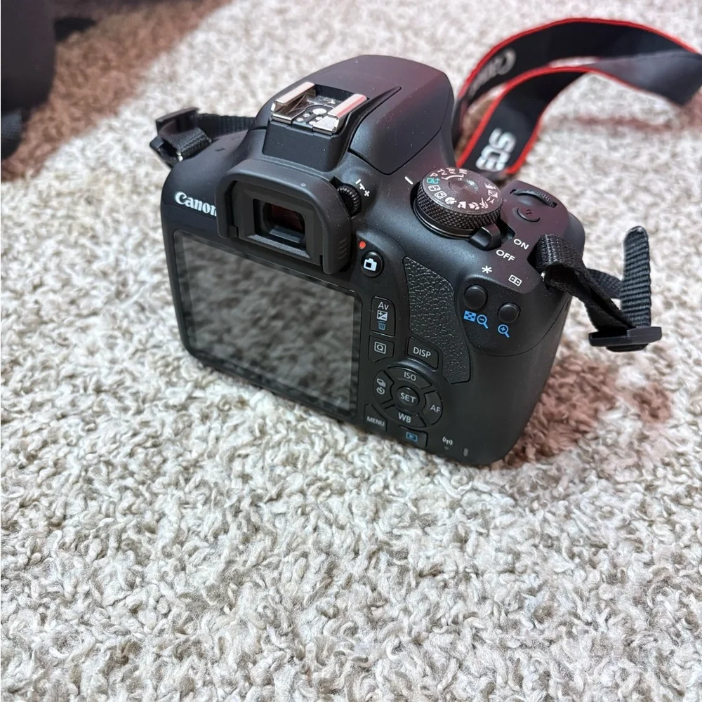 Canon eos d2000 Camera Kit with Accessories